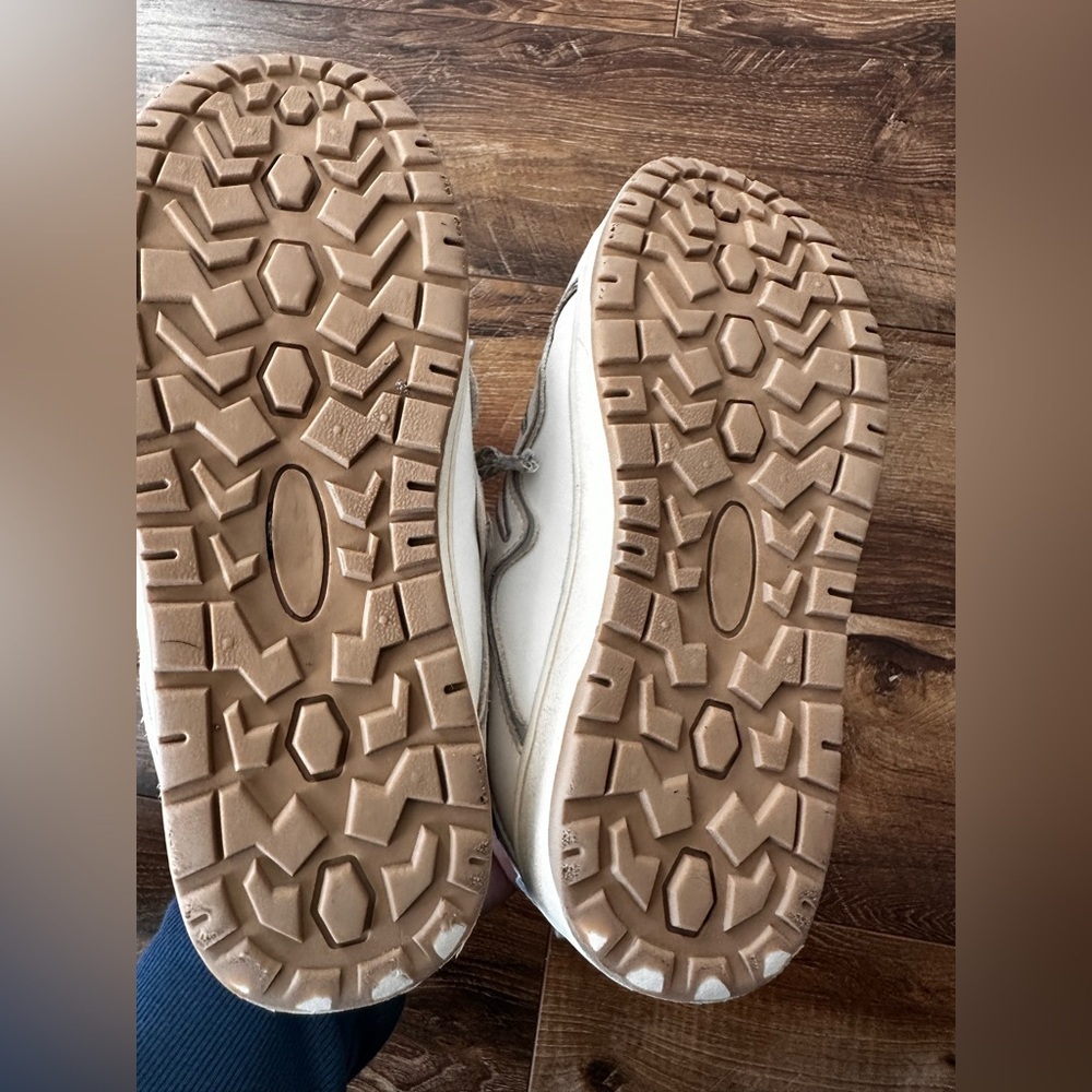 Sneakers size 2 - Picture 3 of 5